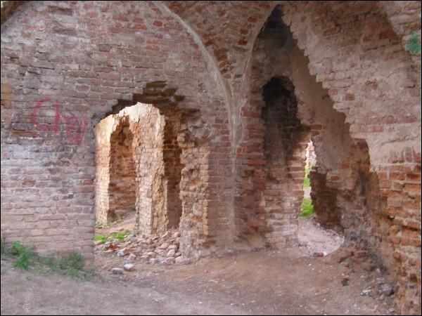 Różana. Pałac Sapiehów