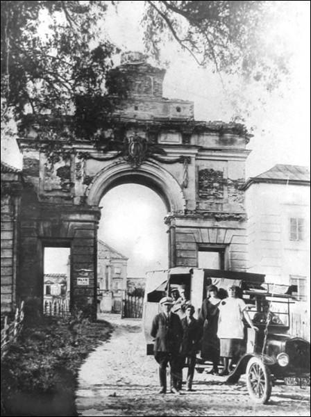 Różana. Pałac Sapiehów