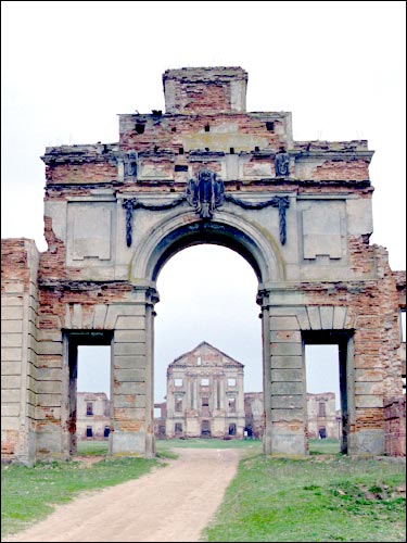 Różana. Pałac Sapiehów