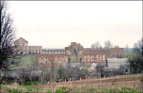 Różana. Pałac Sapiehów