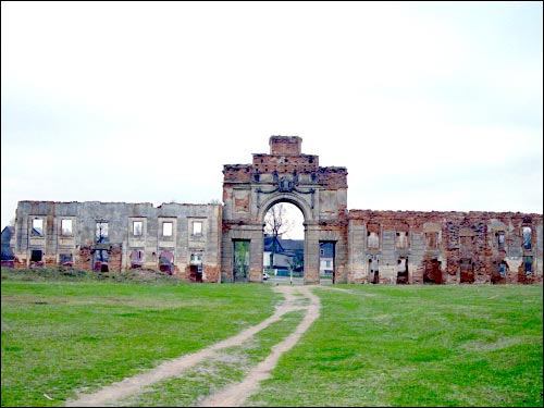 Różana. Pałac Sapiehów