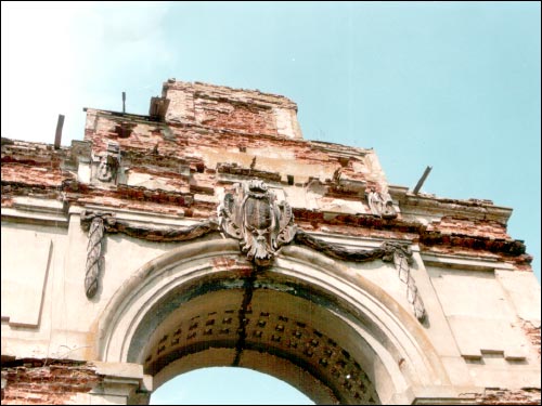 Różana. Pałac Sapiehów