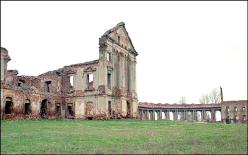 Różana. Pałac Sapiehów