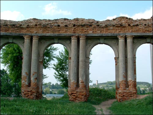 Różana. Pałac Sapiehów