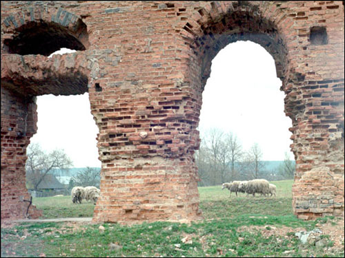 Różana. Pałac Sapiehów