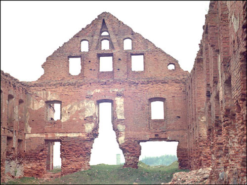 Różana. Pałac Sapiehów
