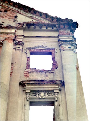 Różana. Pałac Sapiehów