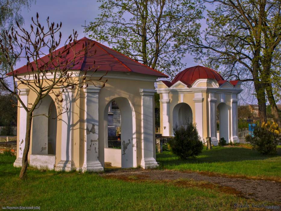  - Касцёл Святой Тройцы. Прыкасьцёльныя каплічкі