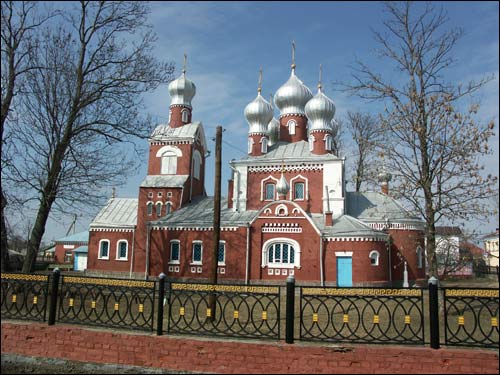 Давид-Городок |  Церковь Божией Матери Казанской. Бакавы фасад