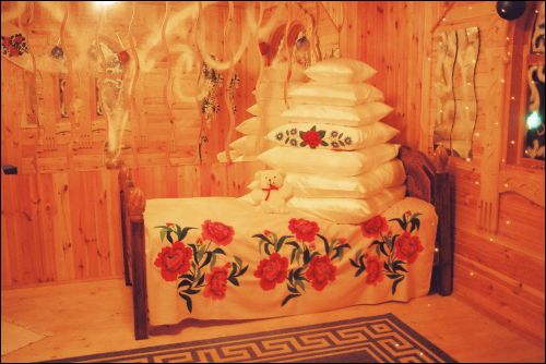 Biełaviežskaja pušča.  Residence of Dzied Maroz (Grandfather Frost)