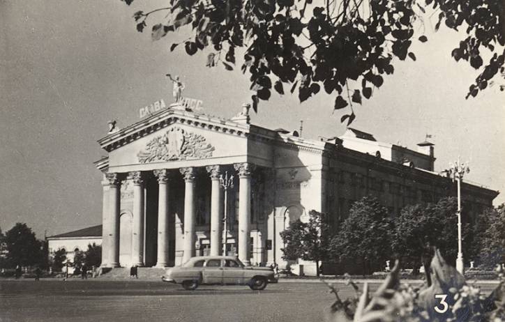  - Miasto na starych fotografiach . 