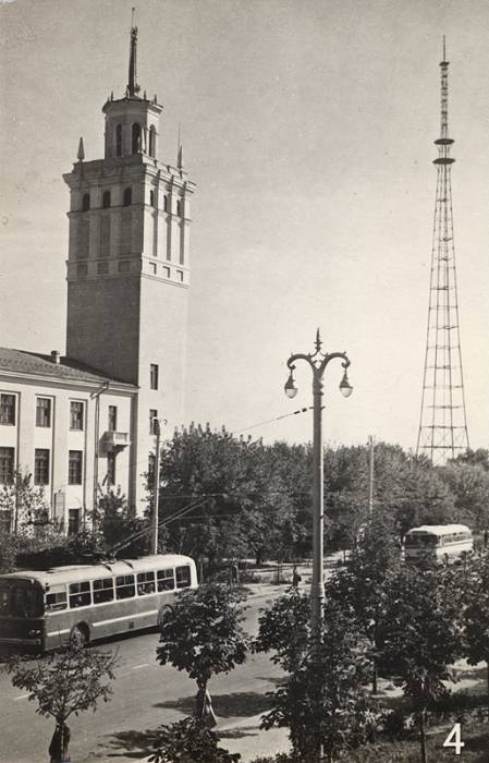  - Miasto na starych fotografiach . 