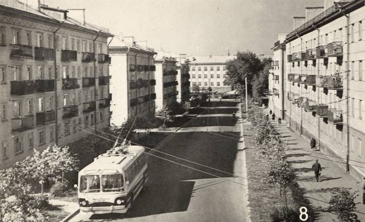  - Miasto na starych fotografiach . 