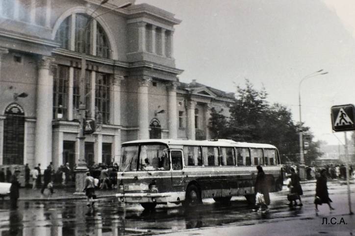  - Miasto na starych fotografiach . 