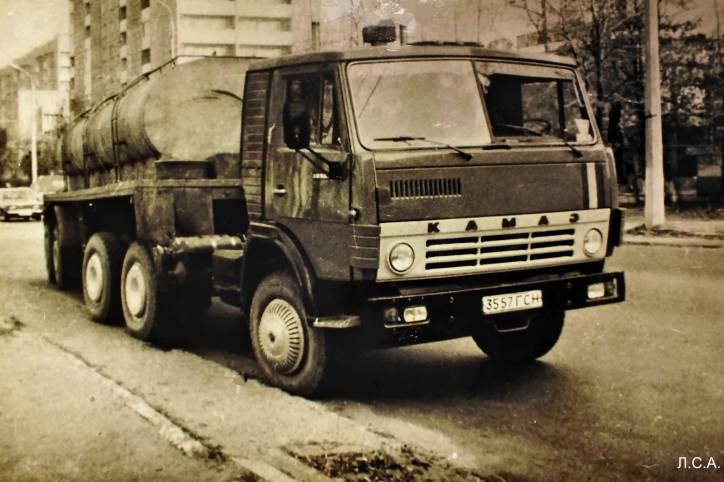  - Miasto na starych fotografiach . 