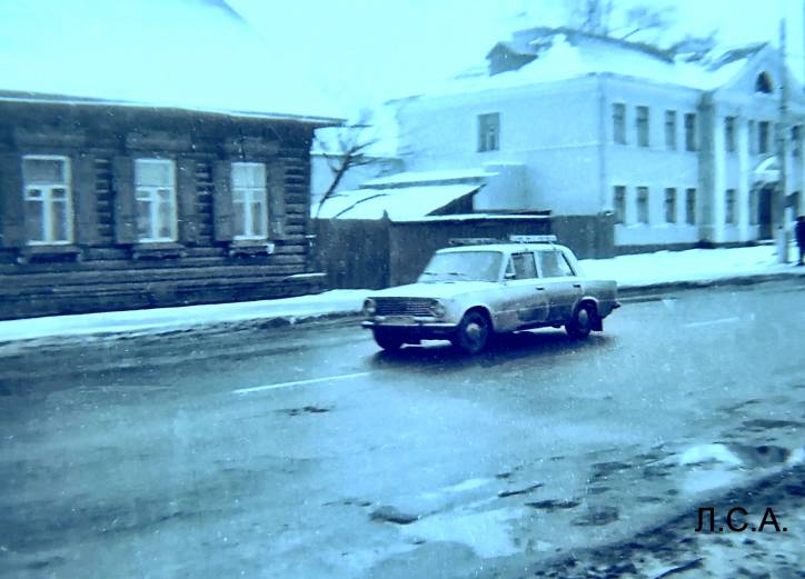  - Miasto na starych fotografiach . 