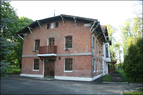  - Zespół dworsko-parkowy Paskiewiczów. Fasada południowa