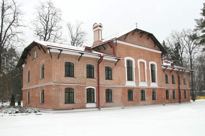  - Zespół dworsko-parkowy Paskiewiczów. 