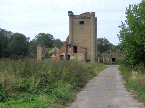  - Dwór Jastrzębskich. Ruiny gorzelni, widok od wschodu
