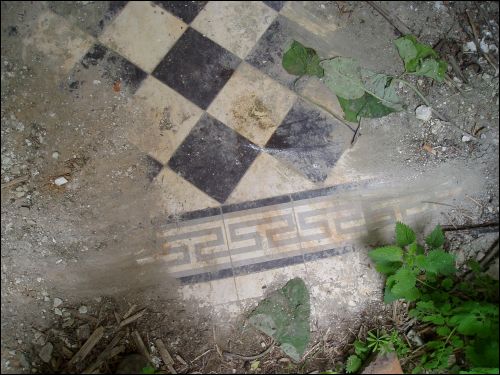  - Dwór Jastrzębskich. Resztki posadzki