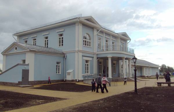  - Zespół dworsko-parkowy Awraamowych. 