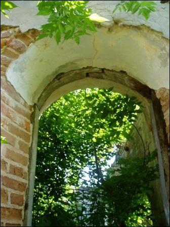  - Orthodox church of St. Nicholas (ruins). Fragment