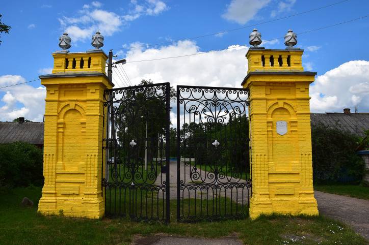  - Park dworski Horwattów. 