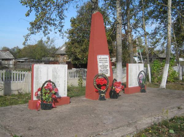 Брацкая магіла, у якой пахаваныя больш за 100 чалавек расстраляных 22 лістапада 1941 года Нароўля. Могілкі габрэйскія