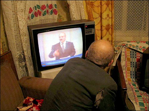 У вёсцы  Харомцах. Дзед і Лукашэнка  - У вёсцы . Дзед і Лукашэнка