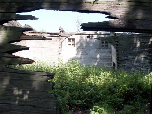  - Могілкі каталіцкія. Рэшткі спаленай капліцы разабраныя ў 2005 г. (фота 2003 г.)