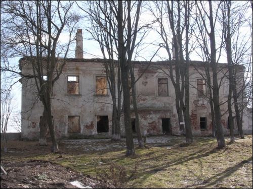Murowana (Murowana-Brzostowica) |  Zespół dworsko-parkowy Sołtanów. Fasada parkowa, ruina