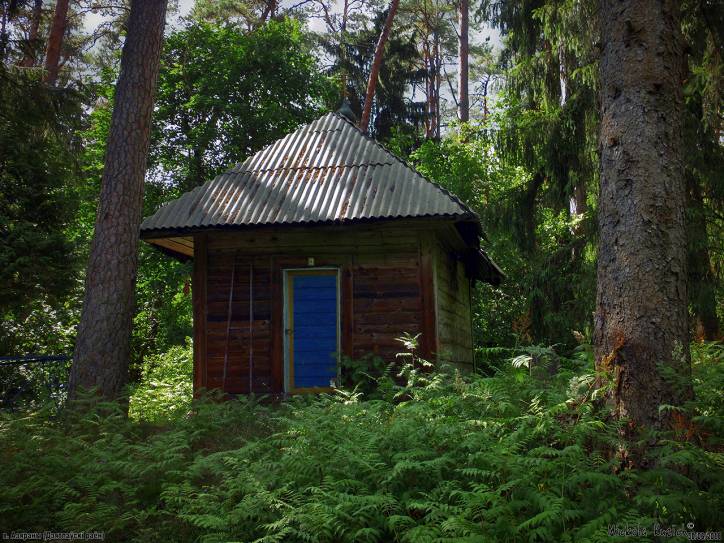 Aziarany. Graveyard chapel 