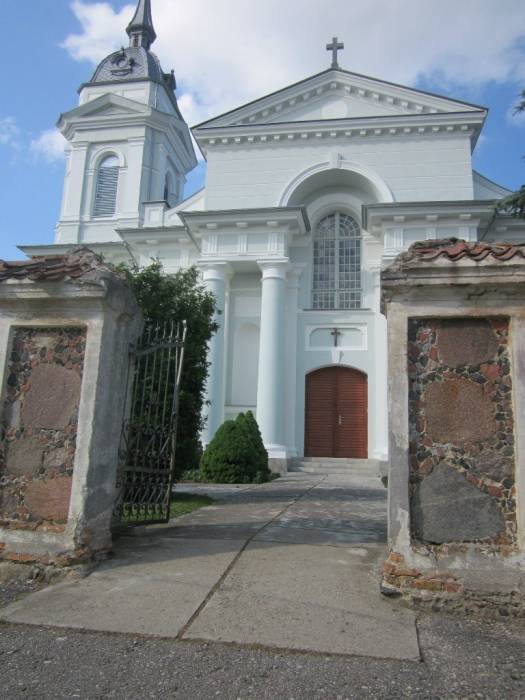 Indura |  Kościół Św. Trójcy. 