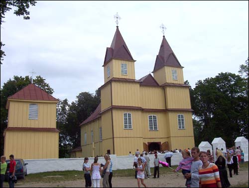  - Kościół NMP. Budynek kościoła i dzwonnica, 15.08.2008