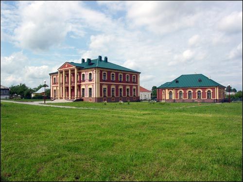 Mir.  Synagogalny dwór