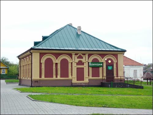 Mir.  Synagogalny dwór