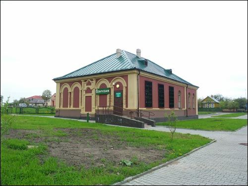 Mir.  Synagogalny dwór