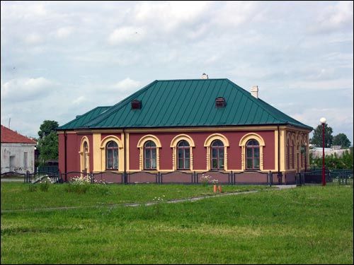 Mir.  Synagogalny dwór