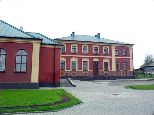 Mir.  Synagogalny dwór