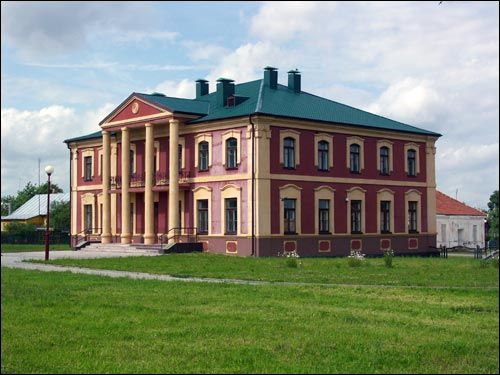 Mir.  Synagogalny dwór