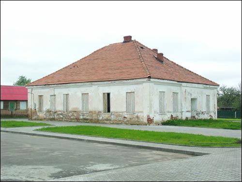 Mir.  Synagogalny dwór