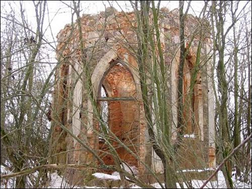 Serwecz. Kaplica grobowa Niesiołowskich