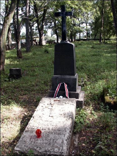  - Cmentarz stary katolicki. Grób Walerii Ciechanowiczowej z Cybulskich, uczestniczki powstania 1863 r. Zmarła w 1933 r w wieku 92 lat