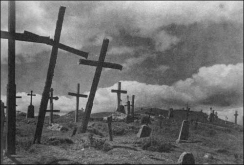 Старыя могілкі на схіле гары Міндоўга. Здымак да 1911 г. Навагрудак.  Гара Міндоўга