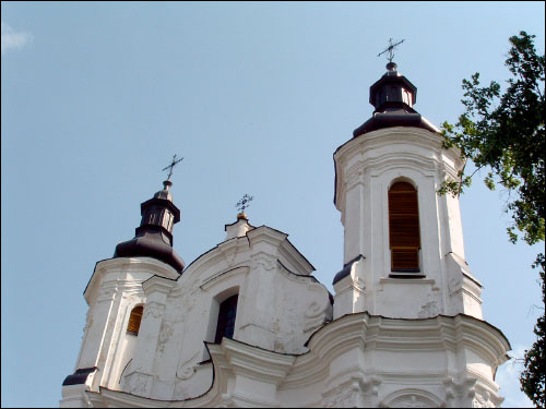  - Kościół św. Andrzeja Apostoła. Wieże i szczyt kościoła