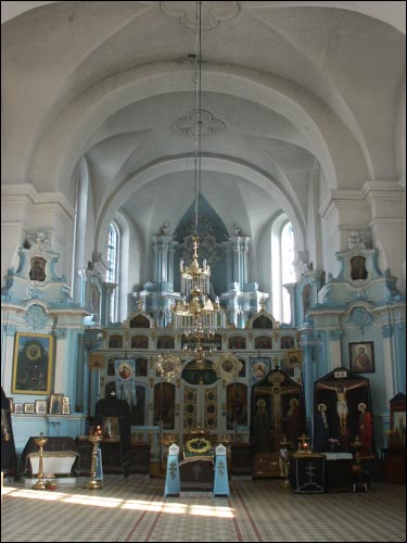  - Cerkiew Św. Trójcy. Wnętrze, prezbiterium i ikonostas