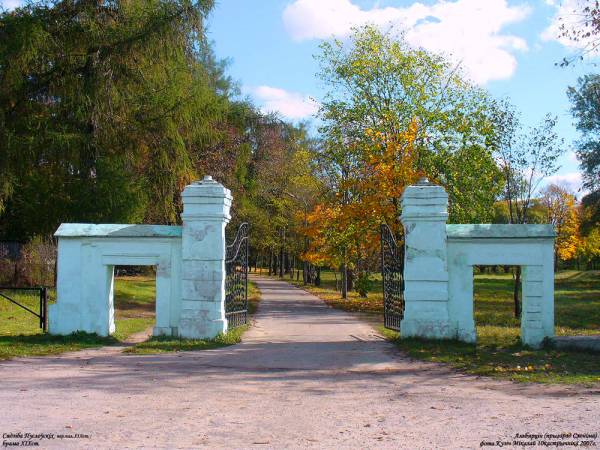  - Палацава-паркавы ансамбль Пуслоўскіх. Альбертин (усадьба Пусловских (брама XIXв.)
