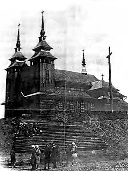 Крэва. Касцёл Перамянення Пана. У касцёле зараз знаходзіцца бальніца. Алтарная пліта з гэтага касцёла была пакладзеная замест парога пры дзявярах, каб людзі выціралі ногі на найсвяцейшым мейцы. Зараз гэтая пліта знаходзіцца каля крыжа у мінскай парафіі св. Яна Хрысціцеля. Крево. Костёл Пресвятой Девы Марии
