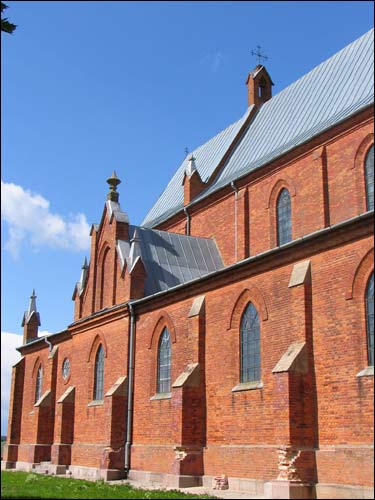 Side view. Fragment Staryja Vasiliški. Catholic church of St. Peter and St. Paul