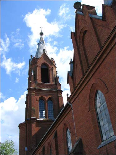 Fragment Staryja Vasiliški. Catholic church of St. Peter and St. Paul